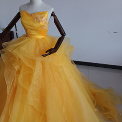 美容產品！黃色禮服閃亮薄紗公主線裸上衣新娘/招待會 第2張的照片