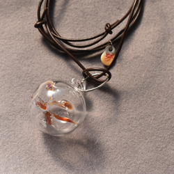 ガラスの浮き球ネックレス（オレンジ系） 1枚目の画像
