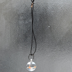 ガラスの浮き球ネックレス（オレンジ系） 4枚目の画像