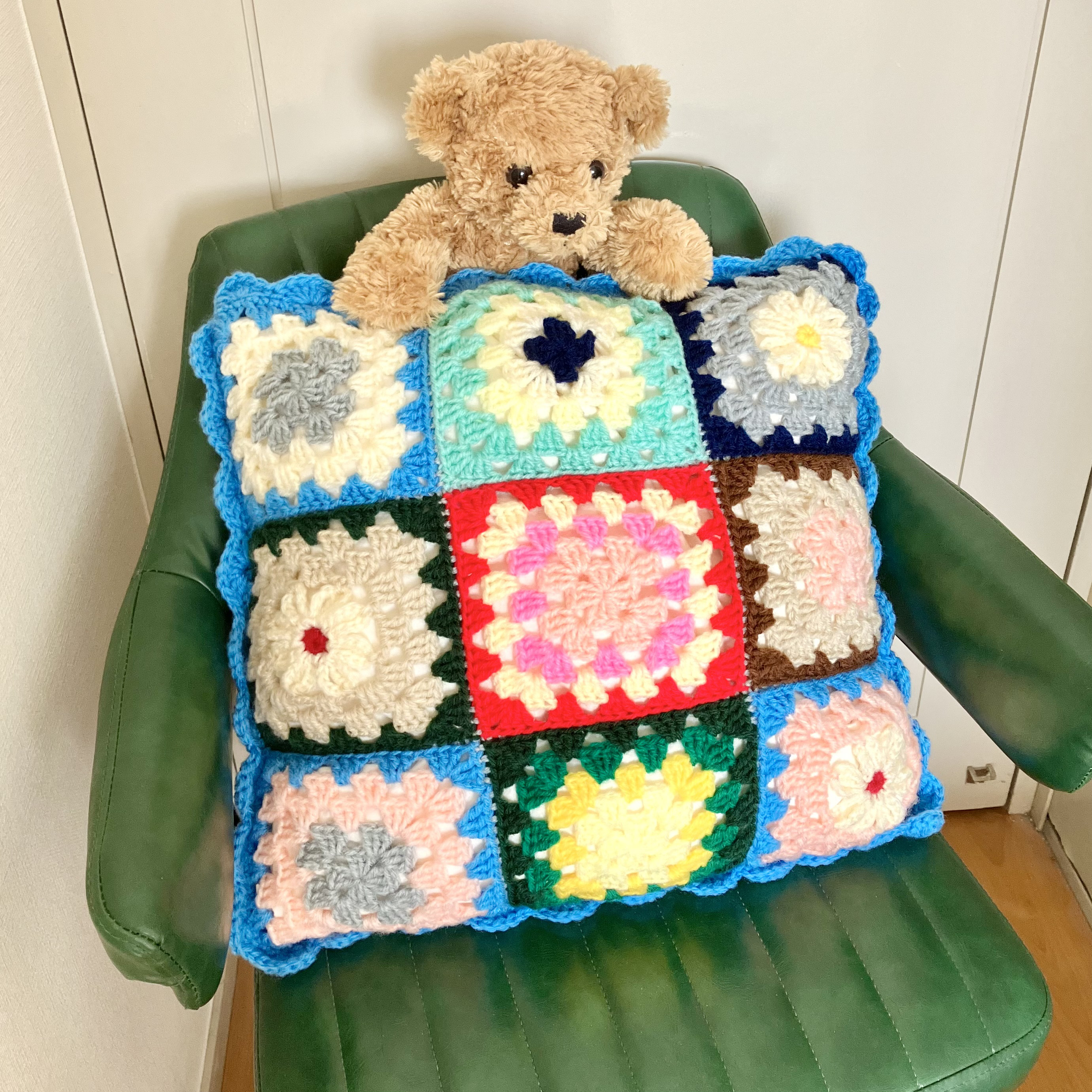 《送料無料》レトロなマーガレットのクッションカバー