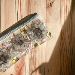 【数量限定】インド刺繍×ふんわりヌビ/ペンケース・ペンポーチ〈ピスタチオ〉 3枚目の画像