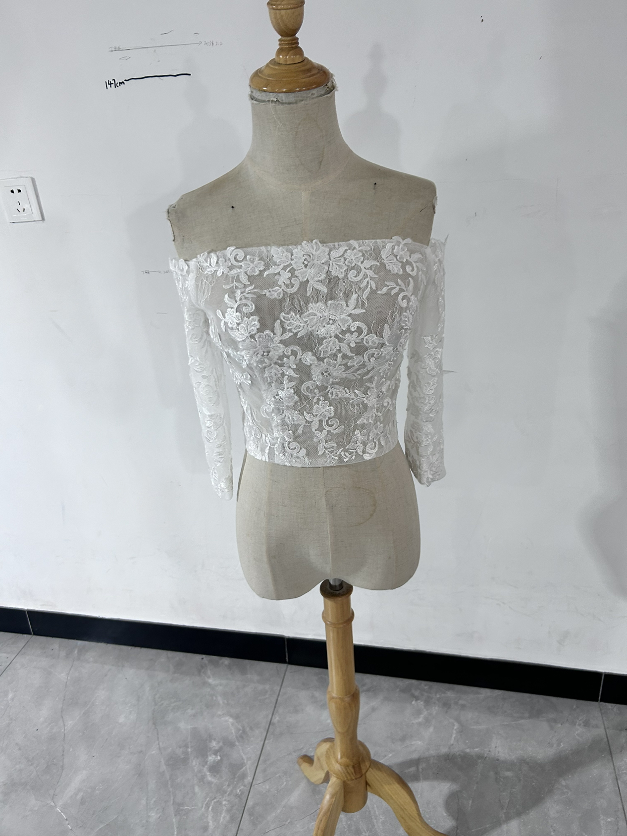 大人気上昇！ 可憐な花刺繍のトップス 繊細レース ボレロ 花嫁/ウェディングドレス/結婚式/披露宴