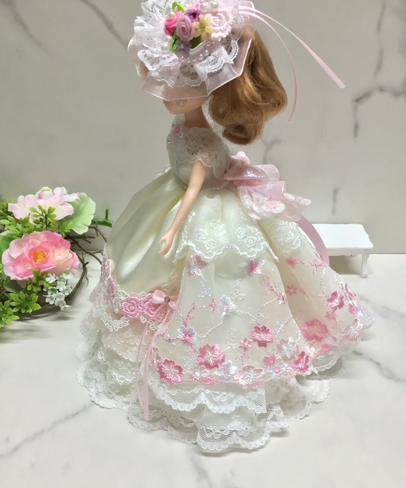 リカちゃん用着せ替えドレス　可愛い桜と薔薇のドレス　パニエ付き 6枚目の画像
