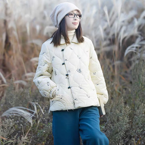 可憐な花刺繍と手作りボタン 中綿ジャケット ポケット付き【春秋