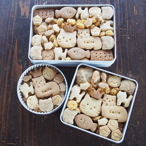 ねこたちの11月♪クッキー缶」（M）【期間限定缶】 クッキー