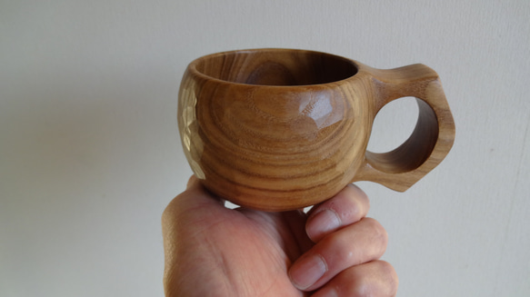 槐（エンジュ）の木で作った一木彫りコーヒーカップ. 4枚目の画像