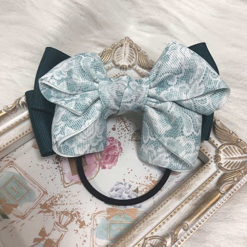 ヘアゴム♡プレゼント風リボン♡グリーン♡ハンドメイド ござる