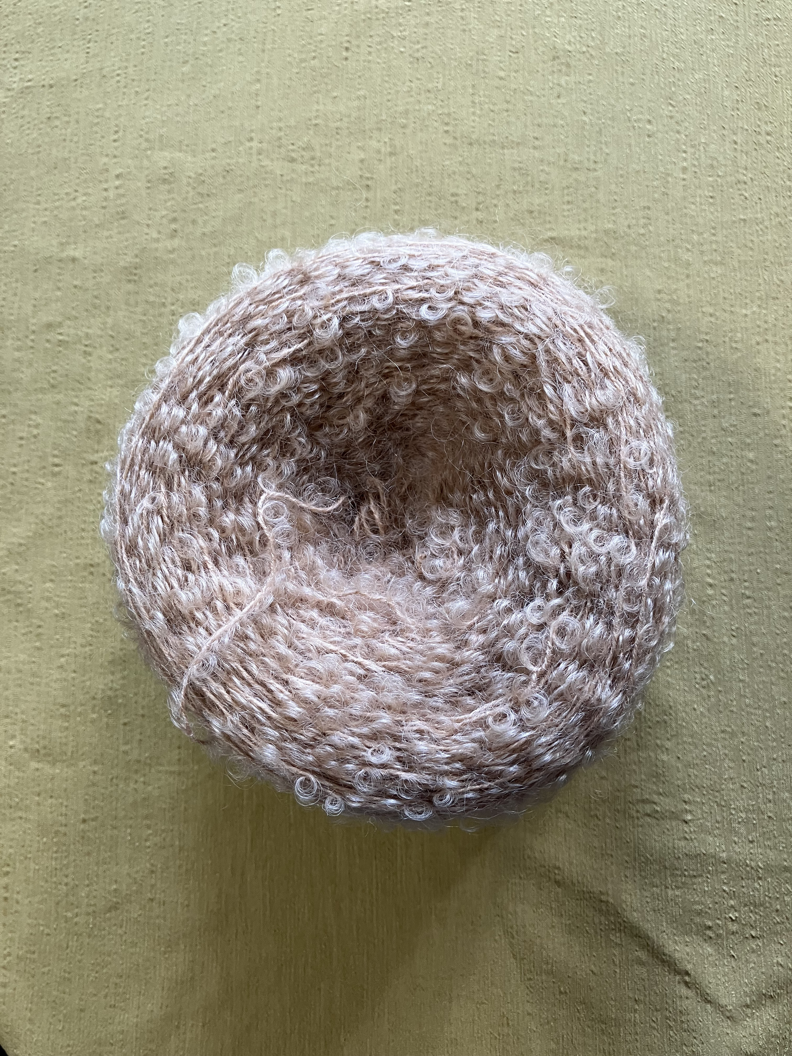 糸　草木染め　(月桂樹染め) ループウール