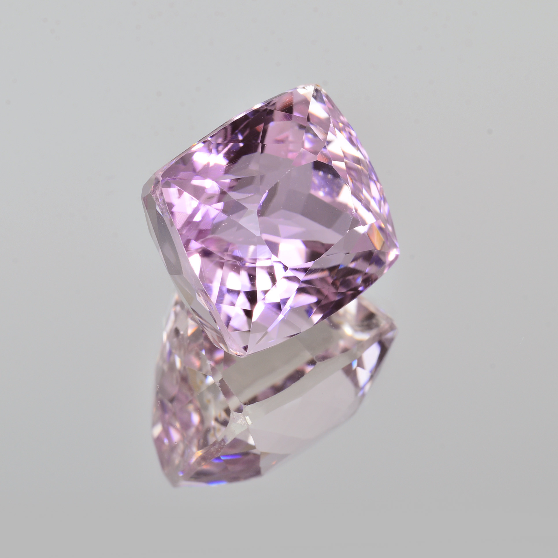 ソ付 クンツァイト 15.847ct ルース クッション