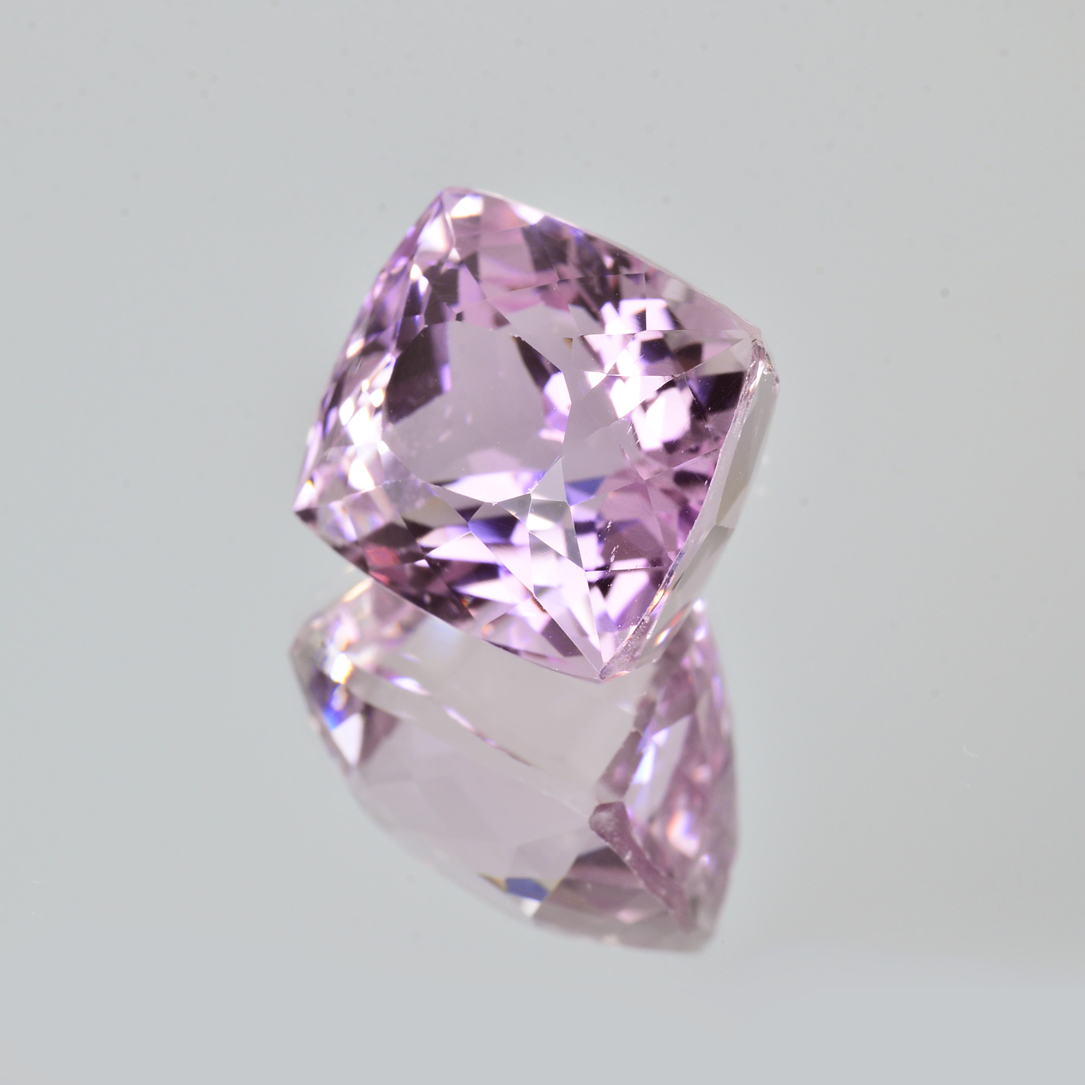 ソ付 クンツァイト 15.847ct ルース クッション