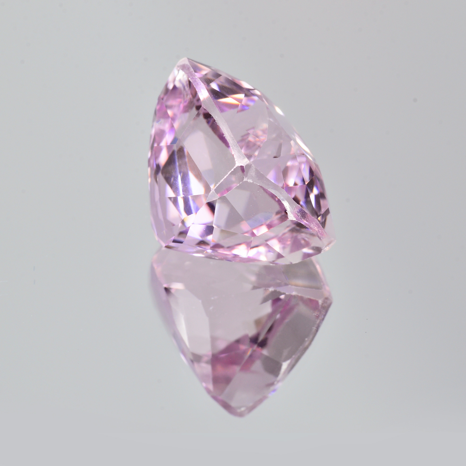 ソ付 クンツァイト 15.847ct ルース クッション