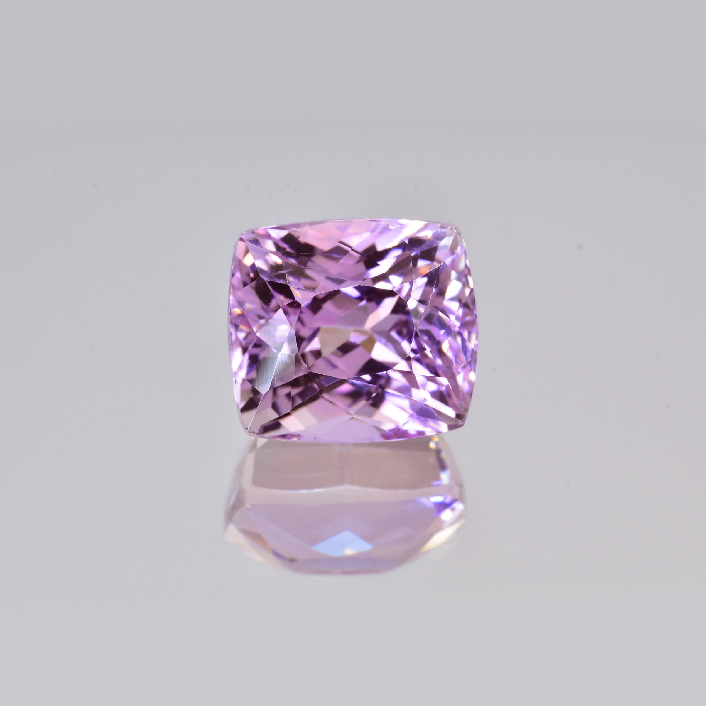 ソ付 クンツァイト 15.847ct ルース クッション