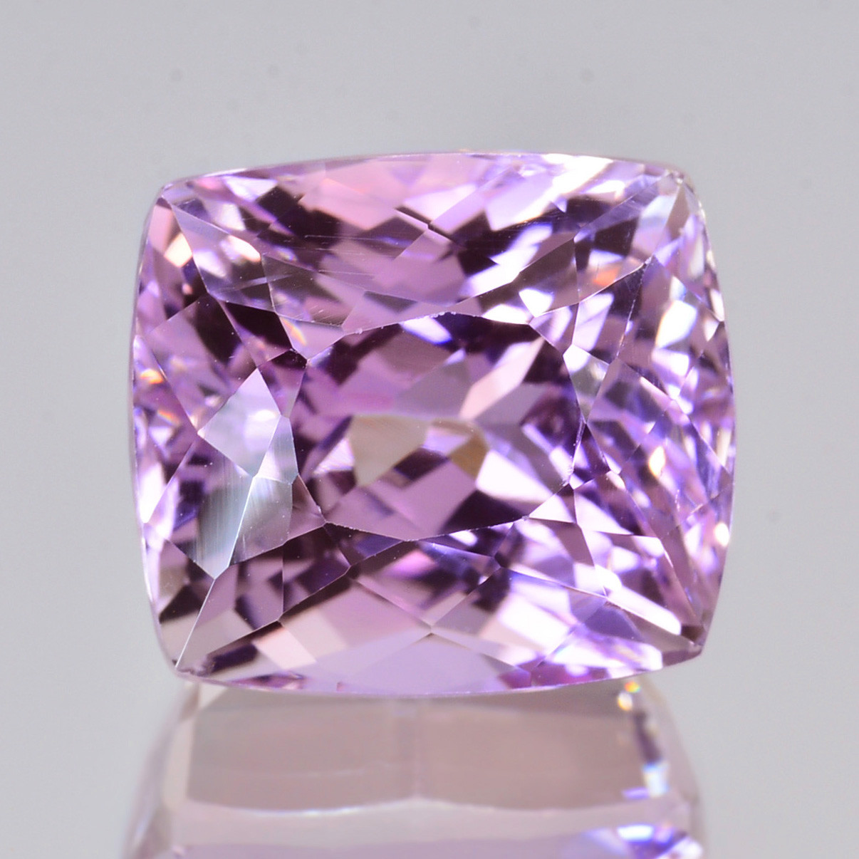 ソ付 クンツァイト 15.847ct ルース クッション