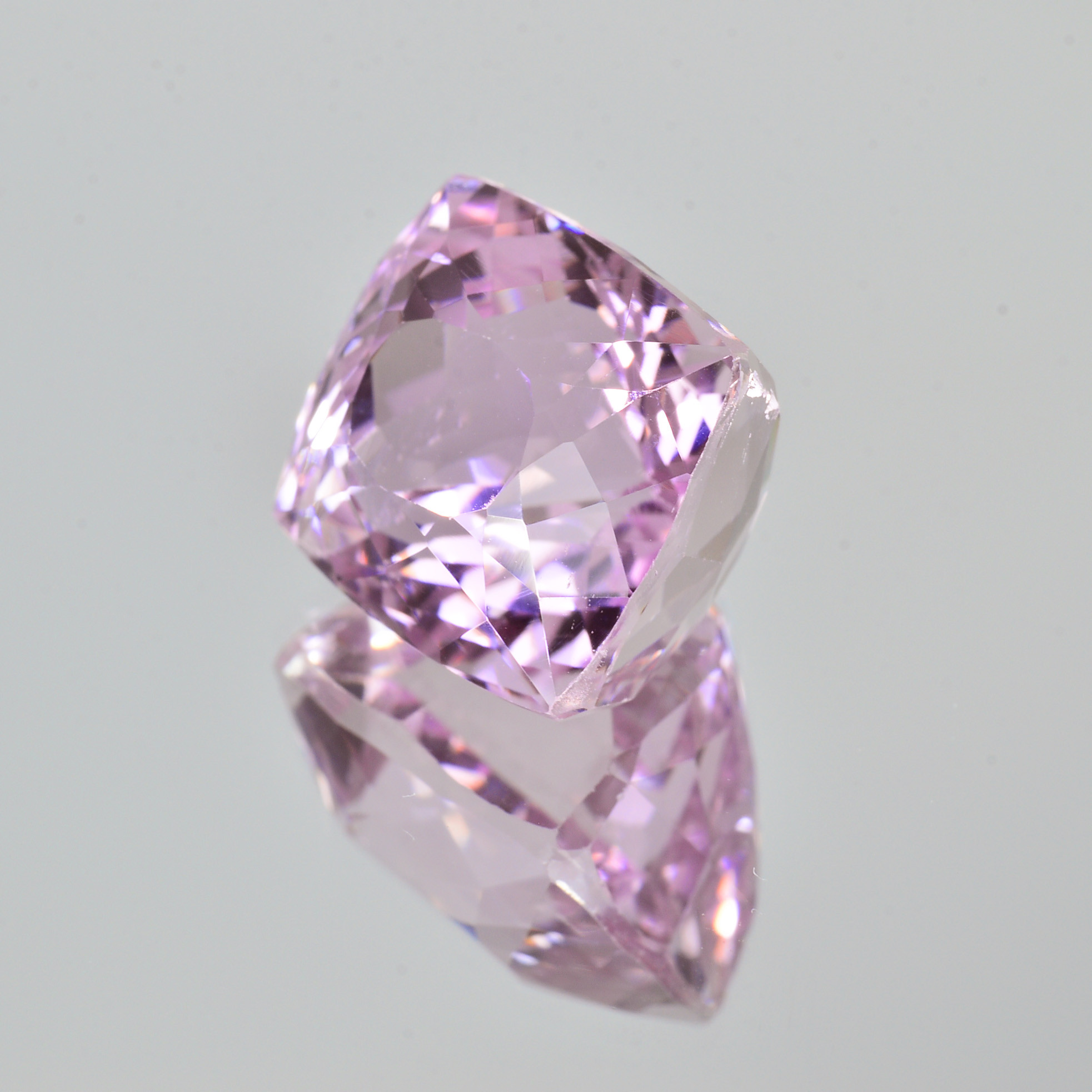 ソ付 クンツァイト 15.847ct ルース クッション