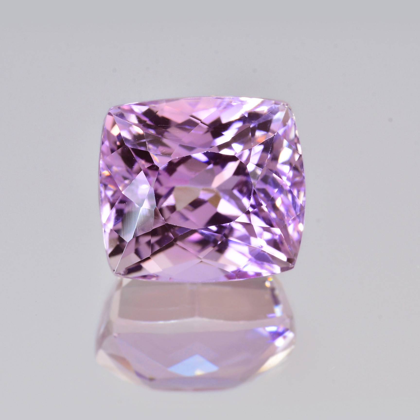 ソ付 クンツァイト 15.847ct ルース クッション