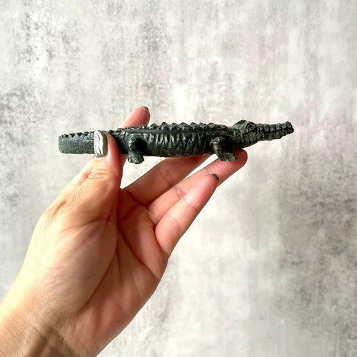 ジンバブエ産【ヴァーダイト】ワニ／クロコダイル（113.5g）鉱物