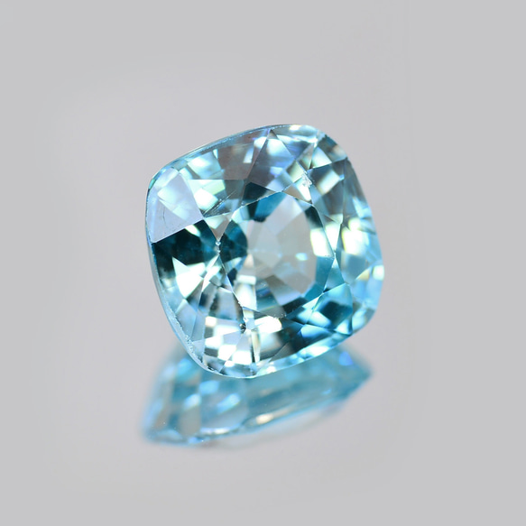 ブルー ジルコン 2.76ct ルース クッション 3枚目の画像