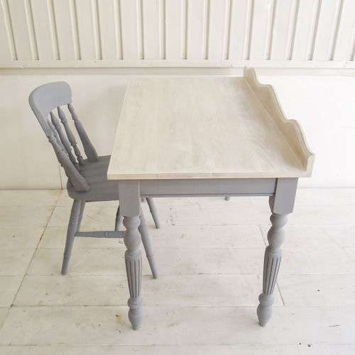 海外インテリア風キッズデスク ピンク色の学習机 フレンチシックグレー