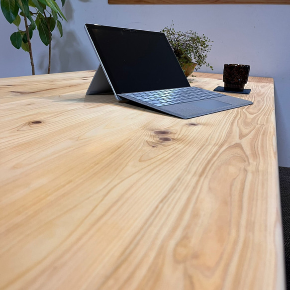 国産ヒノキの無垢材　サイズオーダー可能　1500×800×695　カフェ風　北欧風　ダイニングテーブル　角が丸く安心安全 