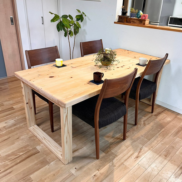 国産ヒノキの無垢材　サイズオーダー可能　1500×800×695　カフェ風　北欧風　ダイニングテーブル　角が丸く安心安全 