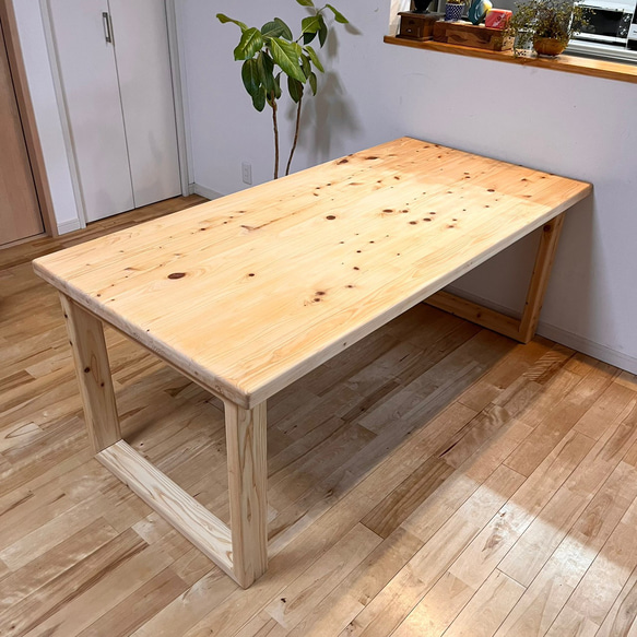 国産ヒノキの無垢材　サイズオーダー可能　1500×800×695　カフェ風　北欧風　ダイニングテーブル　角が丸く安心安全 