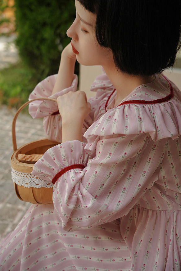 ローズピンクのフレンチガールの甘いラペルドレス、光の透過を防ぐ綿の裏地が付いた宮殿スタイルのドレス 17枚目の画像