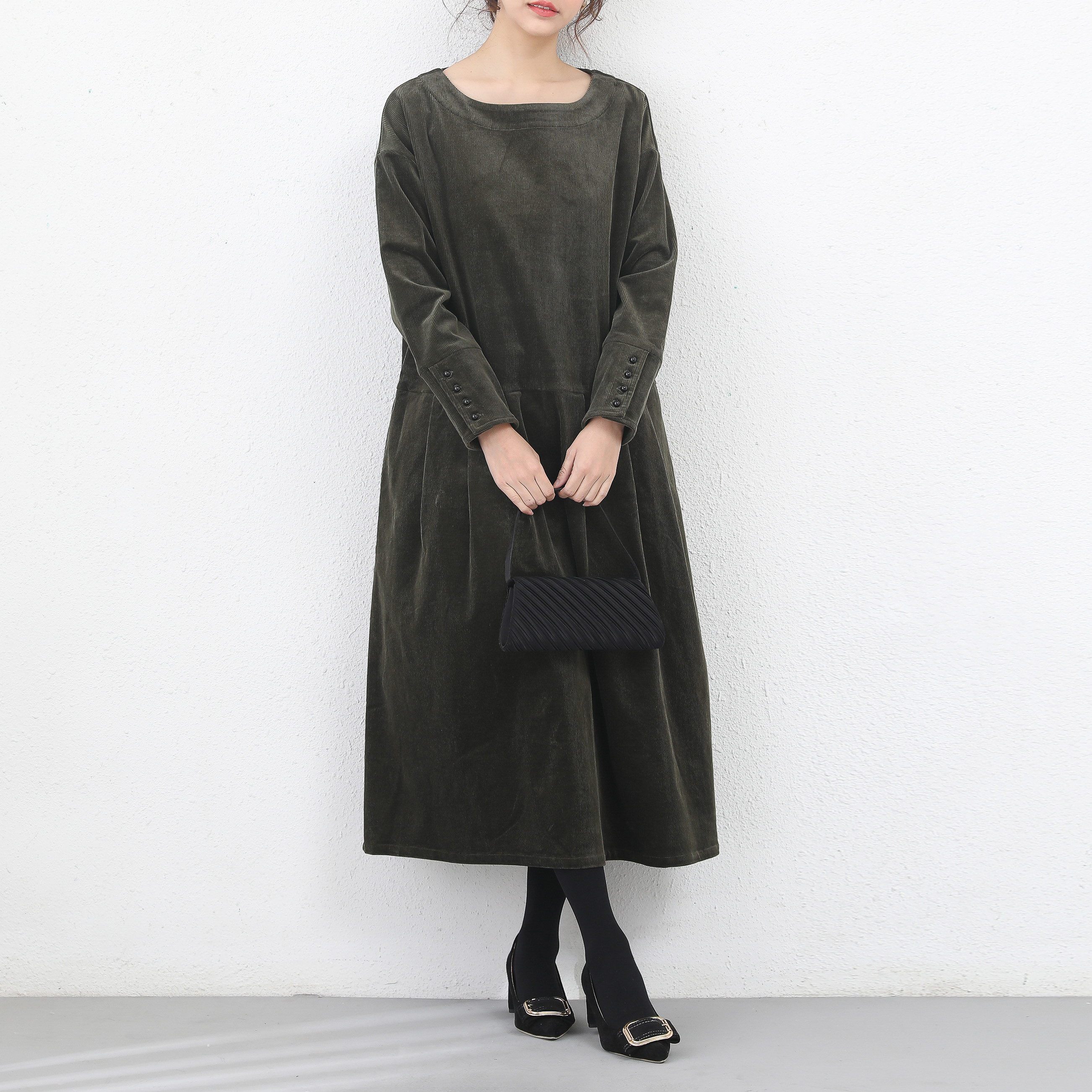 （即納）裾上げ無料♪サイズオーダー可♪コーデュロイ　タック　ゆったり　ワンピース・カーキ