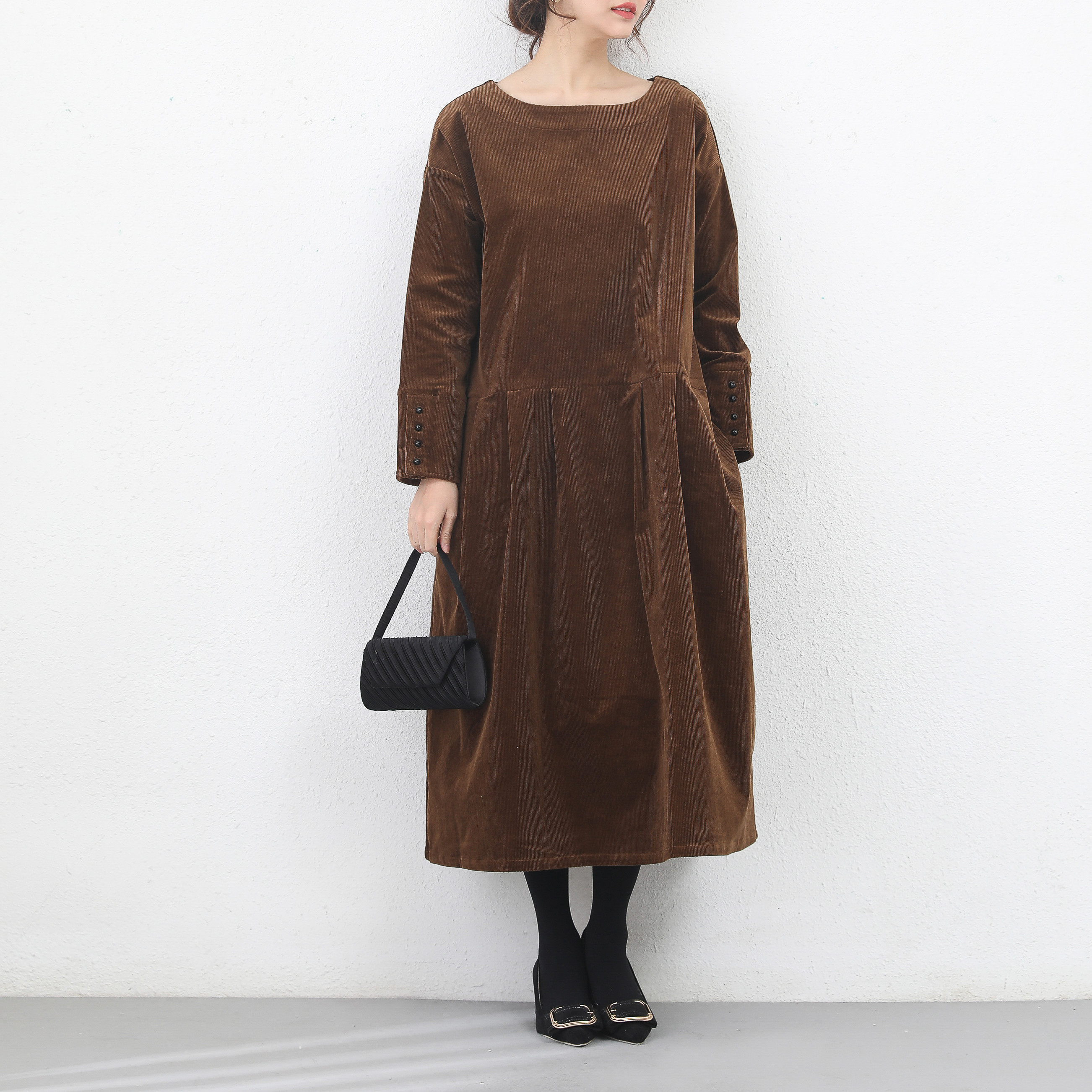 （即納）裾上げ無料♪サイズオーダー可♪コーデュロイ　タック　ゆったり　ワンピース・ブラウン