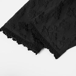 黑色 復古圓領花邊拼接暗紋洋裝 浮雕花花寬鬆廓形連衣裙小黑裙 第5張的照片