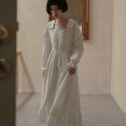 白色 法式方領古董洋裝 女木耳花邊繫帶高腰宮廷風連衣裙 小白裙 第16張的照片