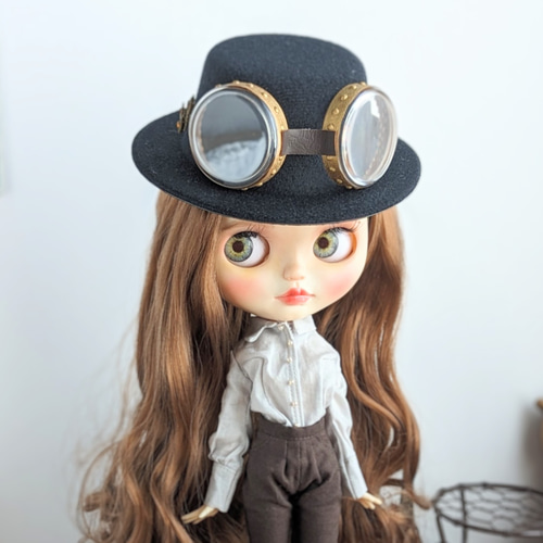 1043※スチームパンク・ゴーグルと歯車モチーフの黒の帽子 ※ブライス