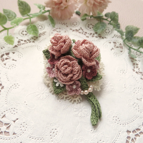 長方形ピンクラメの縁取りと薔薇のドイリー(ハンドメイドレース