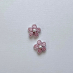 ダスティピンクくすみピンク リボン ビーズ刺繍 お花 ピアス 6枚目の画像