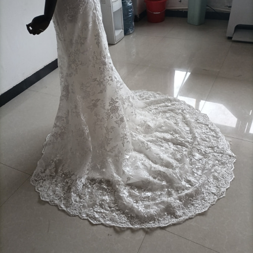 花柄刺繍 薄シャンパンの色 ウエディングドレス 二次会 パーティー  