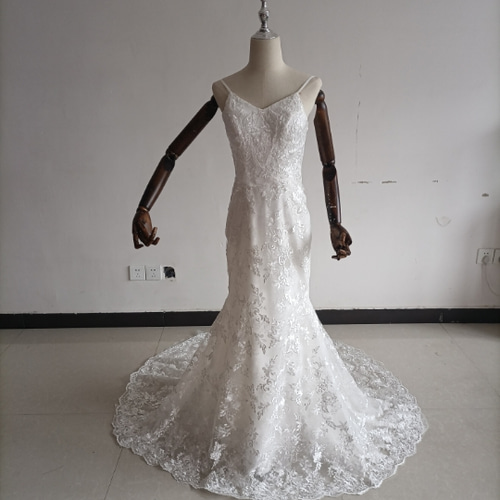 花柄刺繍 薄シャンパンの色 ウエディングドレス 二次会 パーティー  