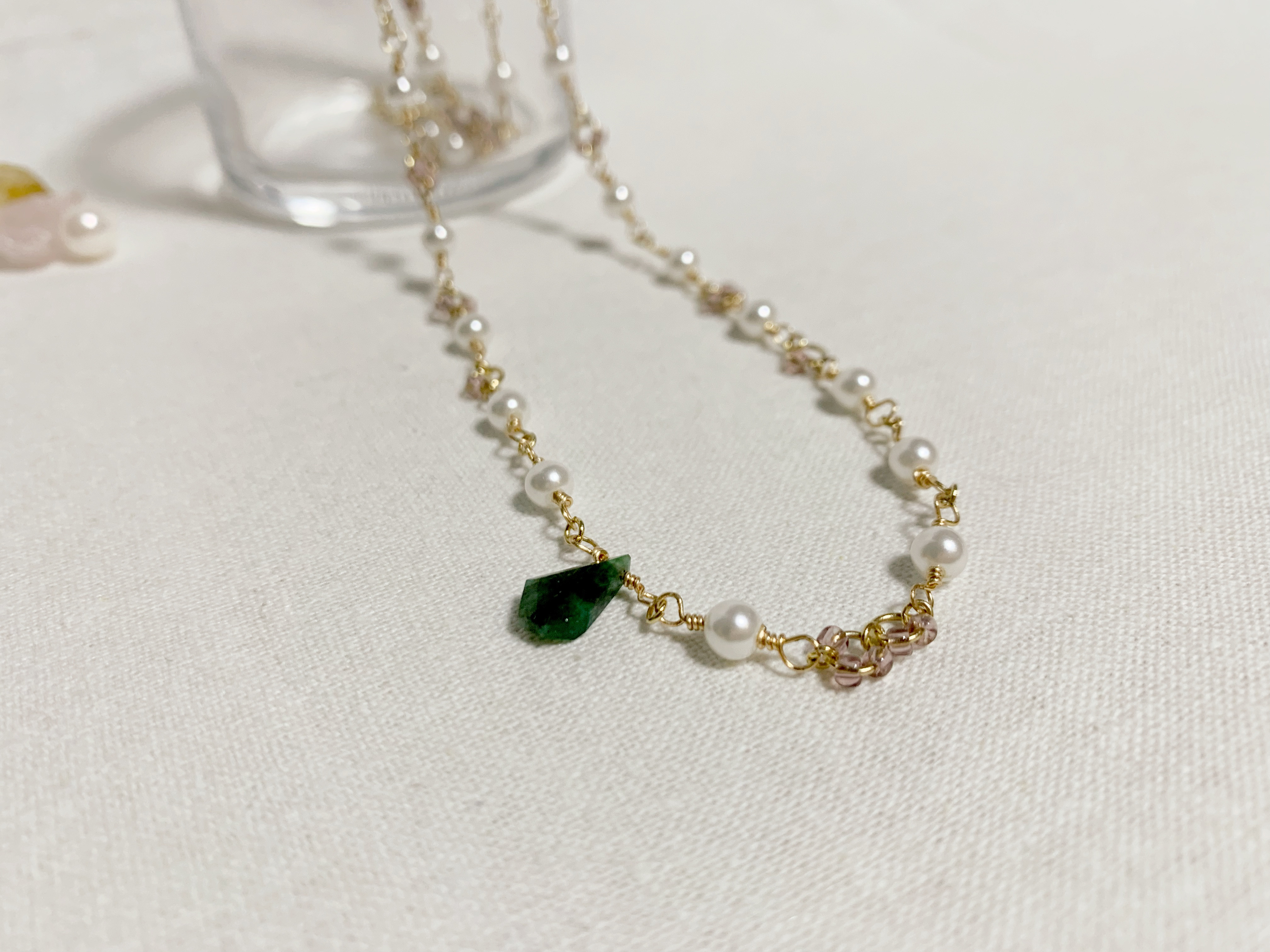 リーフ　ネックレス　エメラルド