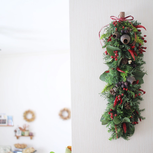 デンマーク製　雑貨　赤い実のリースの額とピューター四季セット　seringa様 赤い実たっぷりクリスマスリース＊縦長グリーンwreathe◎40センチ