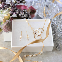 【禮盒A】雪柳淡水珍珠長項鍊+耳環/耳環花白色冬季聖誕禮盒 第1張的照片