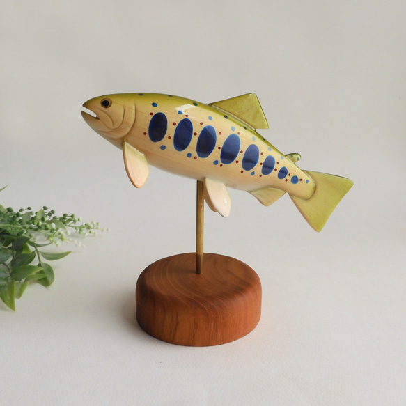 アマゴ（スタンディング）　( 木 魚 置物 amago trout / fish / wood animal ) 1枚目の画像