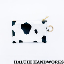 牛柄　クリアポーチ　パスケース　カラビナ付き　カードケース　仕切り付き　小物入れポーチ 2枚目の画像