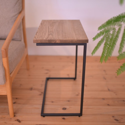 無垢クリ（栗の木）コの字型アイアンサイドテーブル・アンティーク仕上げ 1枚目の画像