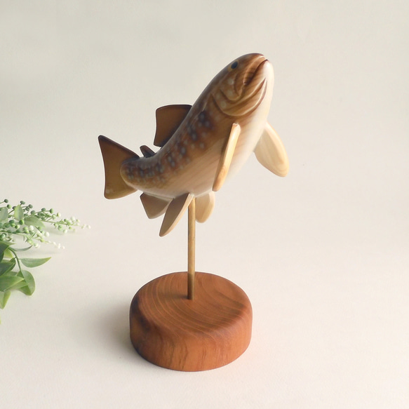 イワナ（スタンディング） ( 木 魚 置物 char/ fish / wood animal / figurine ) 4枚目の画像