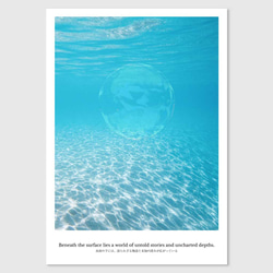 水面の下には、語られざる物語と未知の深みが広がっている、格言アートポスター s003 1枚目の画像