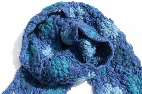 手編みウールスカーフ、フラワーかぎ針編みスカーフ、かぎ針編みスカーフ、手編みスカーフ - 花のようなブルー クリスマス交換ギフト 1枚目の画像