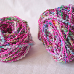 手染め糸　ウールアクリルスラブ　colorful　marble　Pink nijiyarn 1枚目の画像