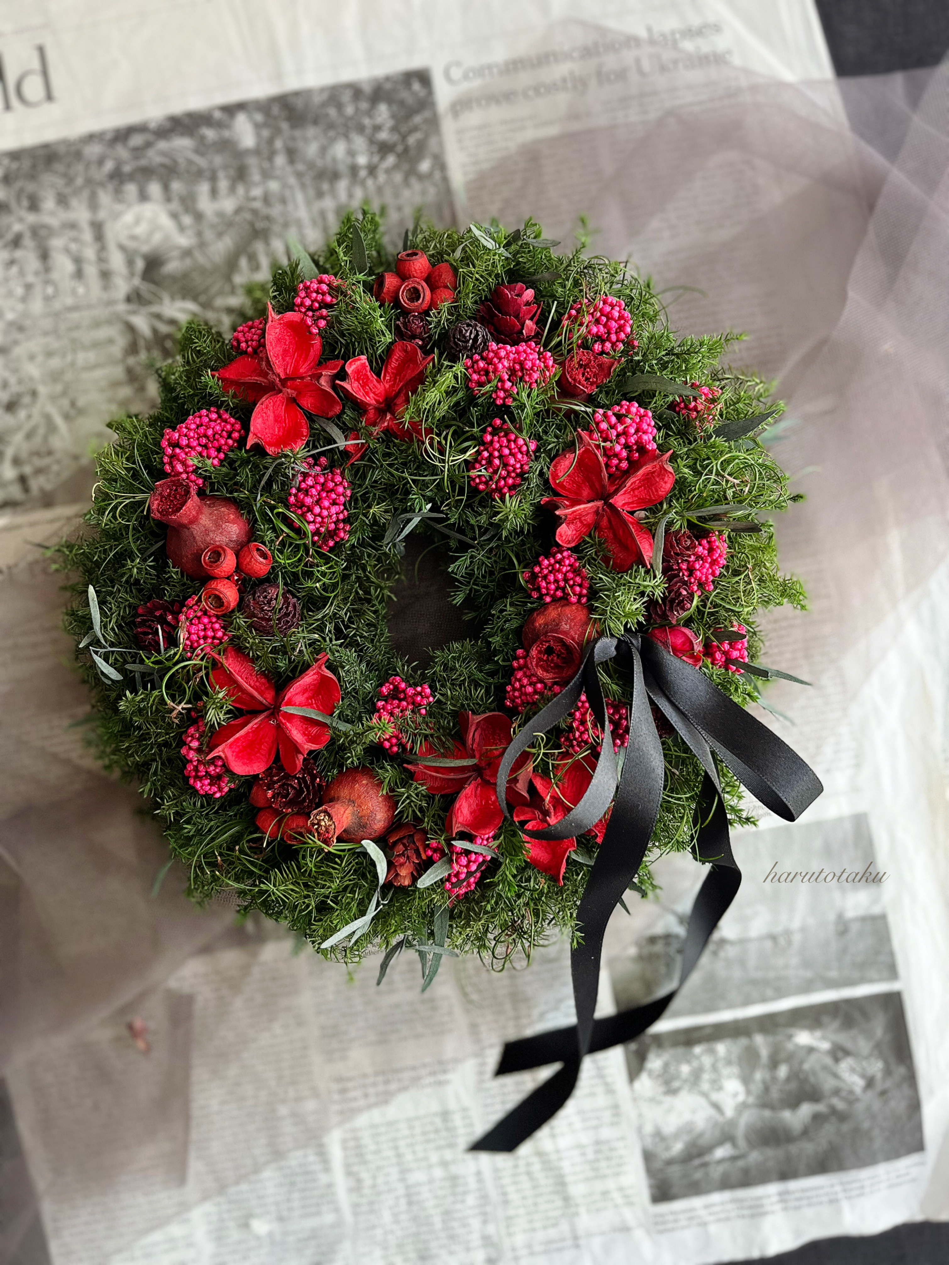 《green×red》美しさを長く楽しめるプリザーブドフラワーと木の実のクリスマスリース✴︎プレゼント包装無料！✴︎