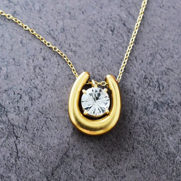 2026午年【限定数のみ】宝石質　ホワイトトパーズ　コンケーブカット　馬蹄チャーム　14KGFネックレス40㎝ 2枚目の画像