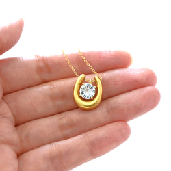 2026午年【限定数のみ】宝石質　ホワイトトパーズ　コンケーブカット　馬蹄チャーム　14KGFネックレス40㎝ 3枚目の画像