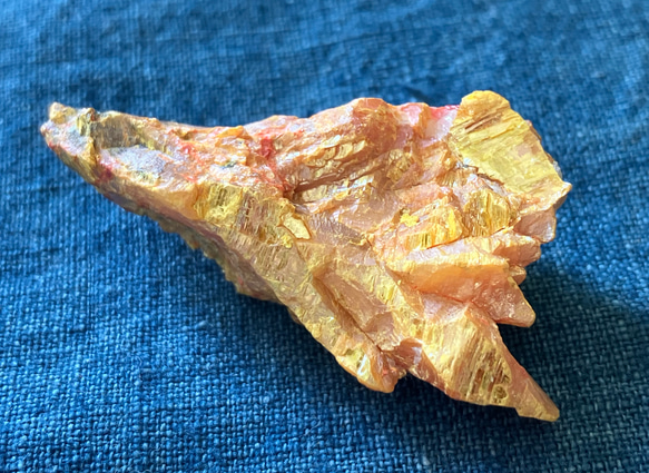 Orpiment オーピメント 石黄/雄黄原石　標本ケース付き 8枚目の画像