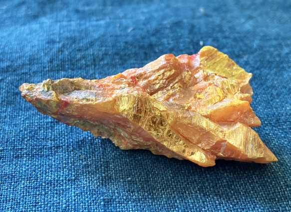 Orpiment オーピメント 石黄/雄黄原石　標本ケース付き 4枚目の画像